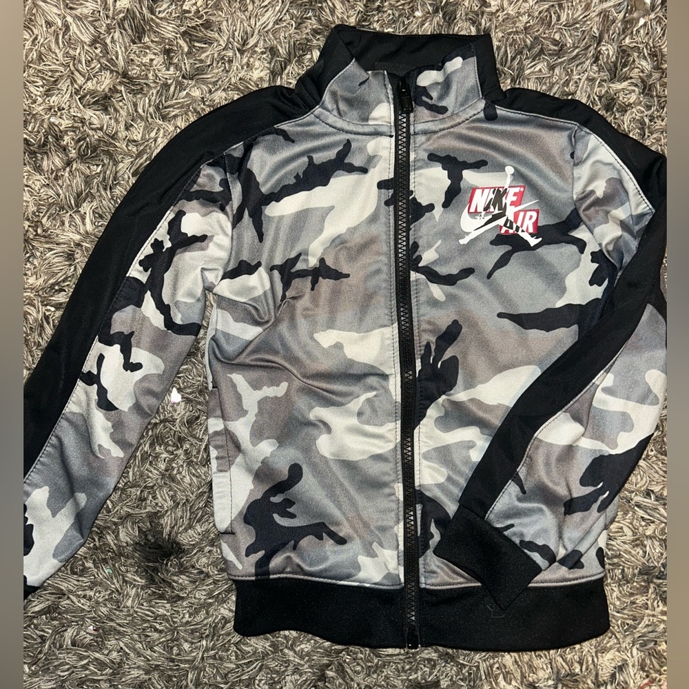 Nike Black and Gray Camo Jacket - Picture 3 of 4